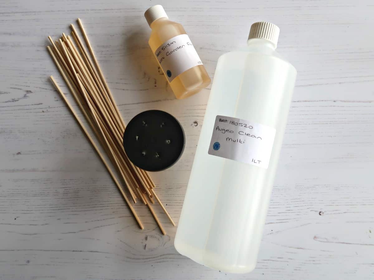 Love Reed Diffusers but not the price? We test 3 homemade reed diffuser oil recipes to find out which works best, and if any of them are as good as the expensive ones you see in the shops. #essentialoils #homefragrance #reeddiffuser airfreshener #DIYReedDiffuser