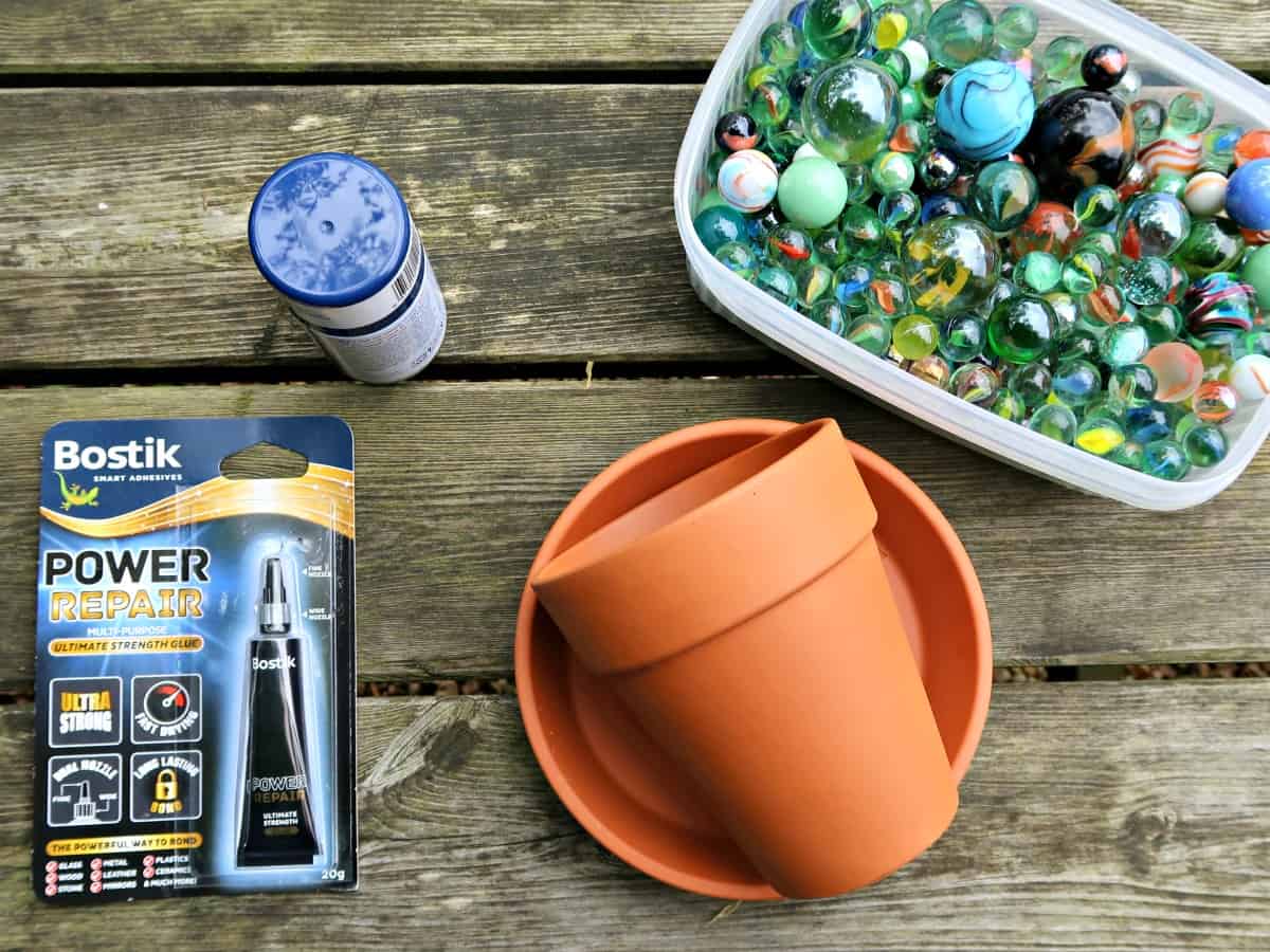 https://craftinvaders.co.uk/wp-content/uploads/2019/06/how-to-make-a-simple-bee-water-station-for-your-garden-18.jpg