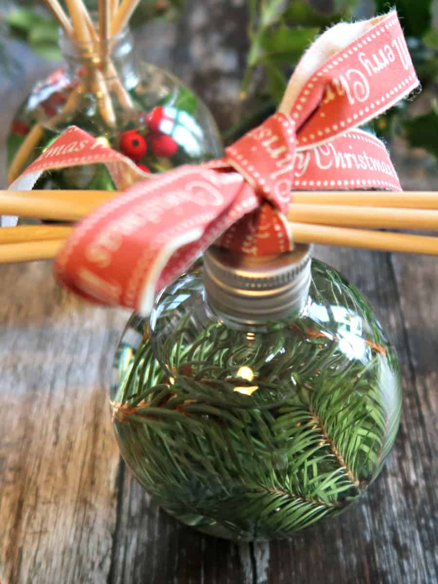 How to Make Super Cute Christmas Reed Diffusers • Craft Invaders