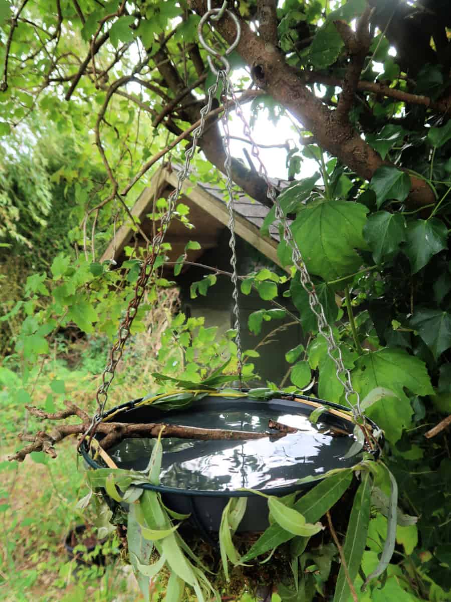 How to make an easy hanging bird bath for your garden • Craft Invaders